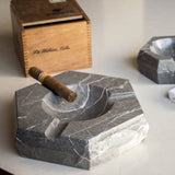 Cenicero hexagonal de mármol café para puros