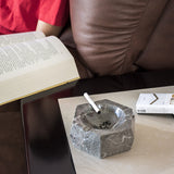Cenicero hexagonal de mármol café para cigarros